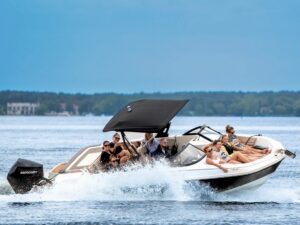 motorówka bayliner w ślizgu